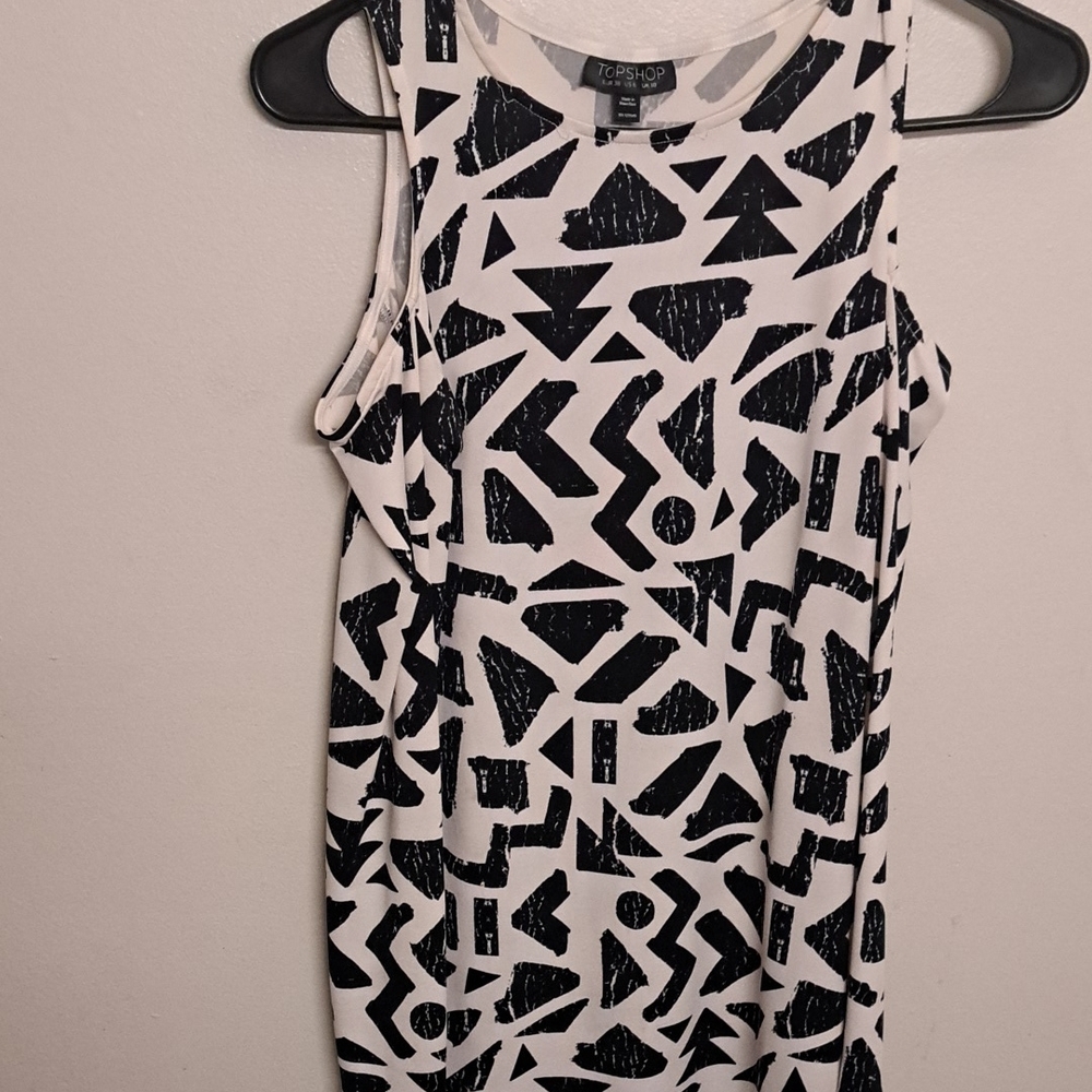 Black and White Geometric Print Sleeveless Top